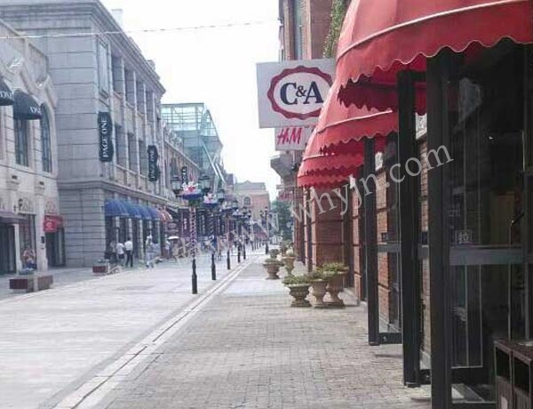 2011年漢街萬(wàn)達(dá)所有地簧門(mén)